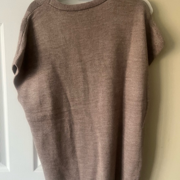 The Limited, V-neck thigh length sweater, xs/s - Picture 3 of 3
